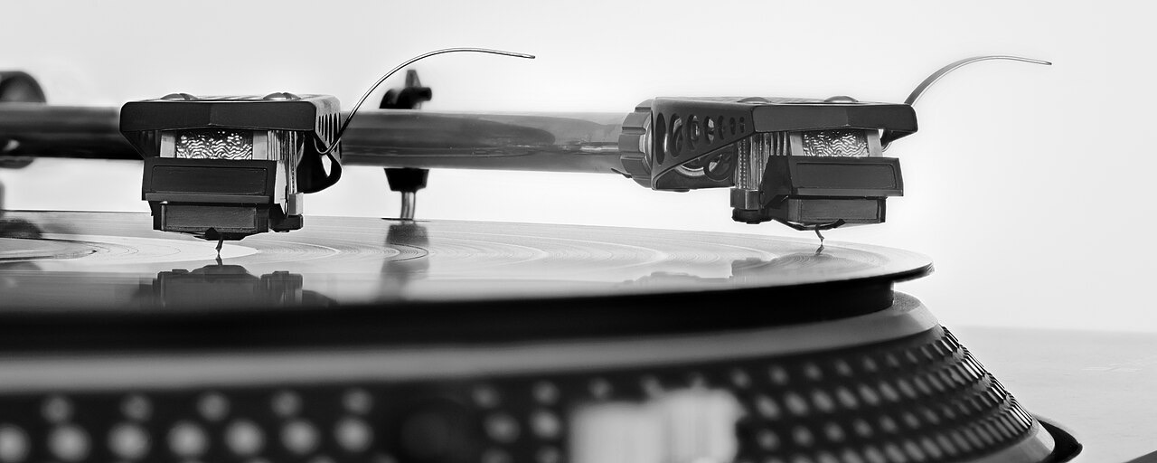 Tonearm on a spinning record